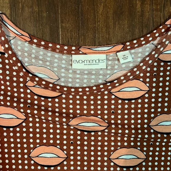 Eva Mendes Lip Print Short Sleeve Shirt - Picture 2 of 4